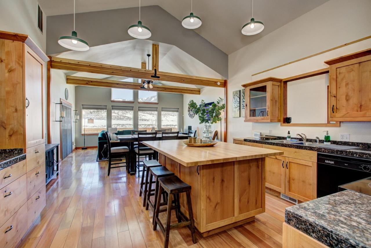 Twin Pines Cabin In Wilderness Ranch On Hwy 21, Amazing Views, 20 Ft Ceilings, Fully Fenced Yard, Pet Friendly, , Go Paddle Boarding At Lucky Peak, Or Snowshoeing In Idaho City And Take In The Hot Springs, Sleeps 10! Бойсе Экстерьер фото
