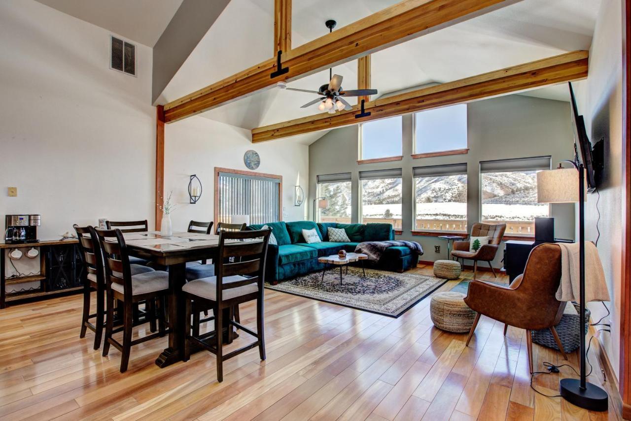 Twin Pines Cabin In Wilderness Ranch On Hwy 21, Amazing Views, 20 Ft Ceilings, Fully Fenced Yard, Pet Friendly, , Go Paddle Boarding At Lucky Peak, Or Snowshoeing In Idaho City And Take In The Hot Springs, Sleeps 10! Бойсе Экстерьер фото