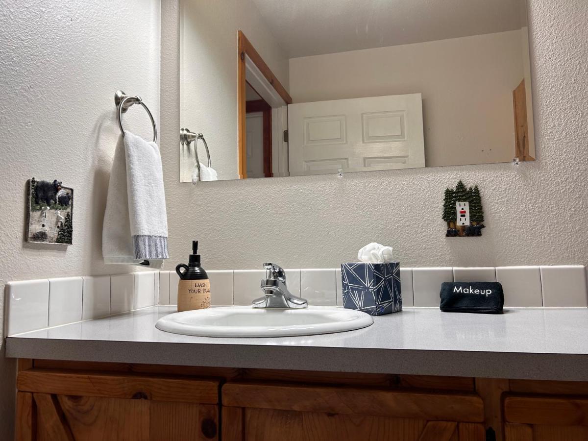 Twin Pines Cabin In Wilderness Ranch On Hwy 21, Amazing Views, 20 Ft Ceilings, Fully Fenced Yard, Pet Friendly, , Go Paddle Boarding At Lucky Peak, Or Snowshoeing In Idaho City And Take In The Hot Springs, Sleeps 10! Бойсе Экстерьер фото