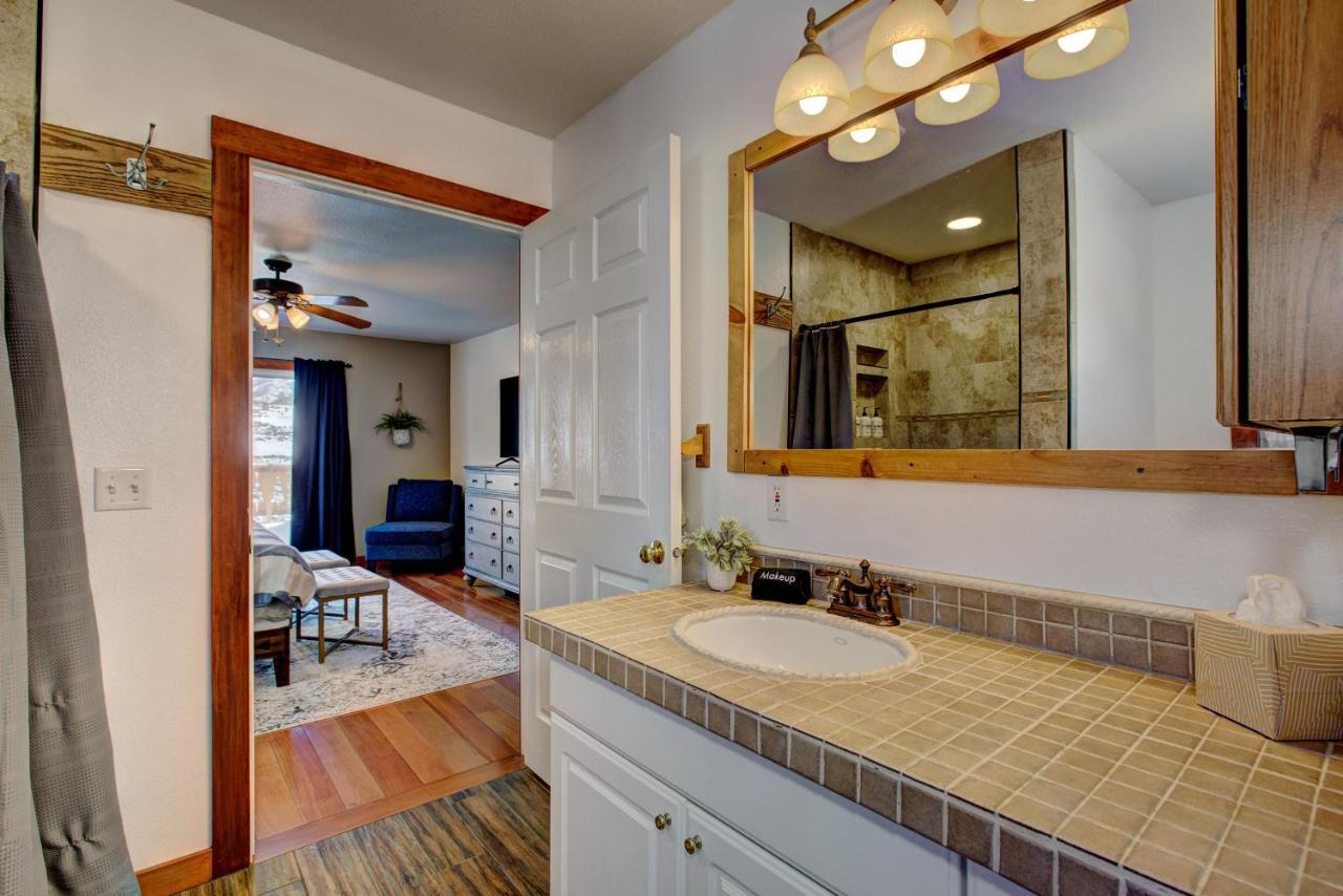 Twin Pines Cabin In Wilderness Ranch On Hwy 21, Amazing Views, 20 Ft Ceilings, Fully Fenced Yard, Pet Friendly, , Go Paddle Boarding At Lucky Peak, Or Snowshoeing In Idaho City And Take In The Hot Springs, Sleeps 10! Бойсе Экстерьер фото