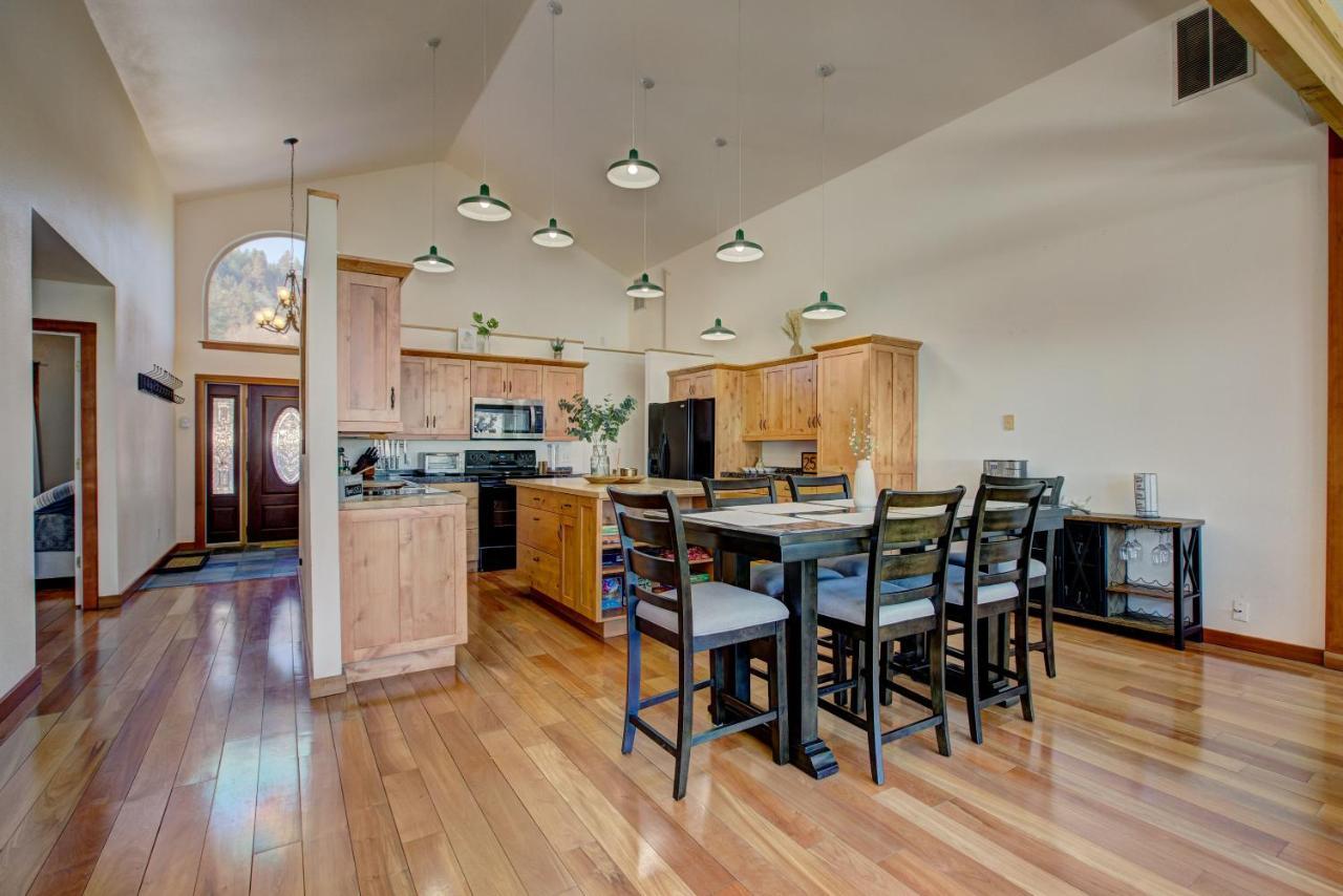 Twin Pines Cabin In Wilderness Ranch On Hwy 21, Amazing Views, 20 Ft Ceilings, Fully Fenced Yard, Pet Friendly, , Go Paddle Boarding At Lucky Peak, Or Snowshoeing In Idaho City And Take In The Hot Springs, Sleeps 10! Бойсе Экстерьер фото