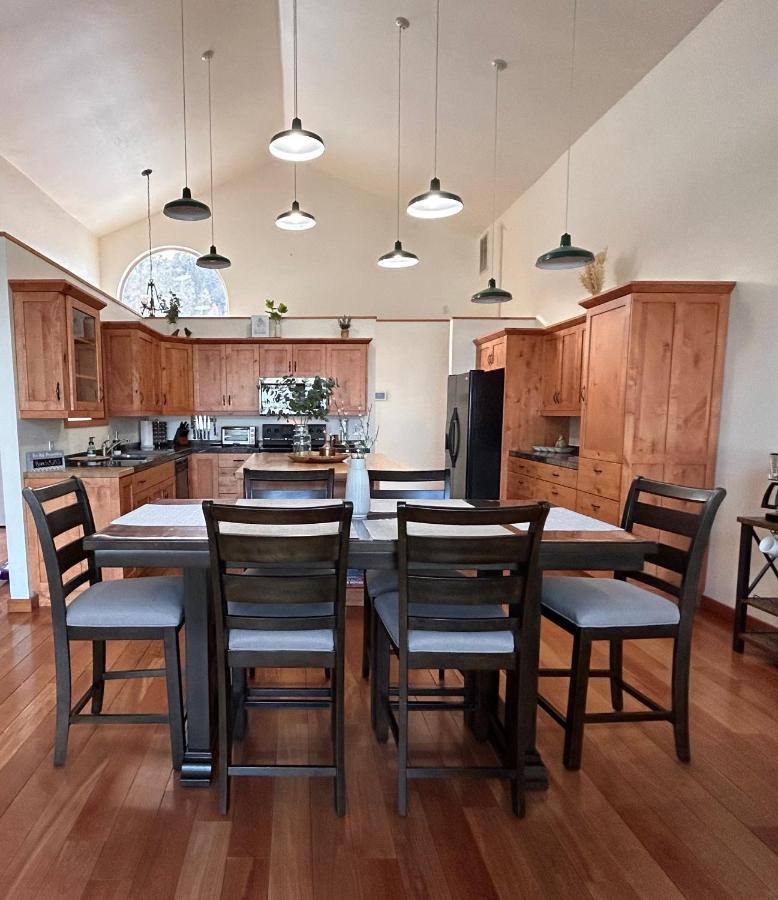 Twin Pines Cabin In Wilderness Ranch On Hwy 21, Amazing Views, 20 Ft Ceilings, Fully Fenced Yard, Pet Friendly, , Go Paddle Boarding At Lucky Peak, Or Snowshoeing In Idaho City And Take In The Hot Springs, Sleeps 10! Бойсе Экстерьер фото