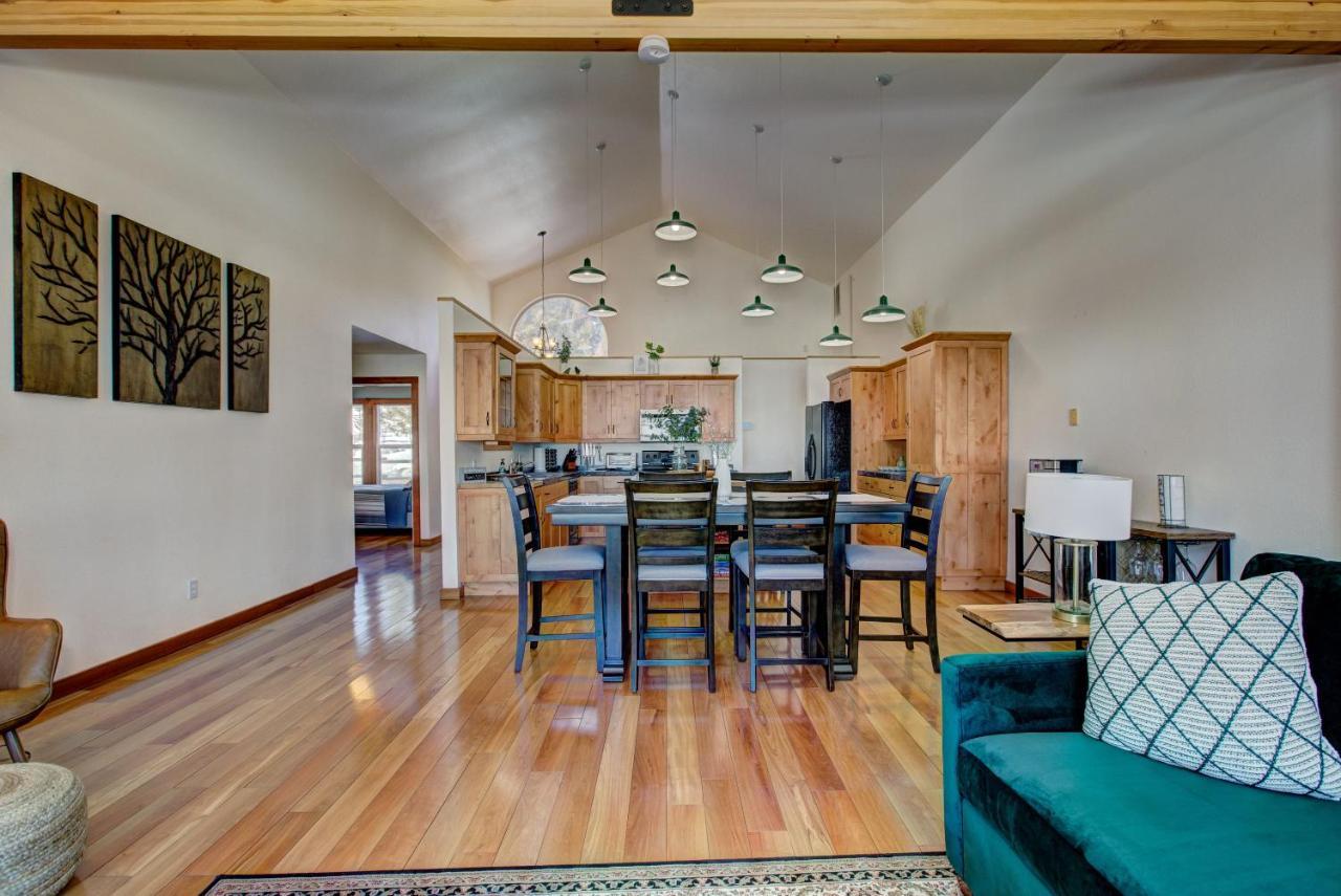 Twin Pines Cabin In Wilderness Ranch On Hwy 21, Amazing Views, 20 Ft Ceilings, Fully Fenced Yard, Pet Friendly, , Go Paddle Boarding At Lucky Peak, Or Snowshoeing In Idaho City And Take In The Hot Springs, Sleeps 10! Бойсе Экстерьер фото