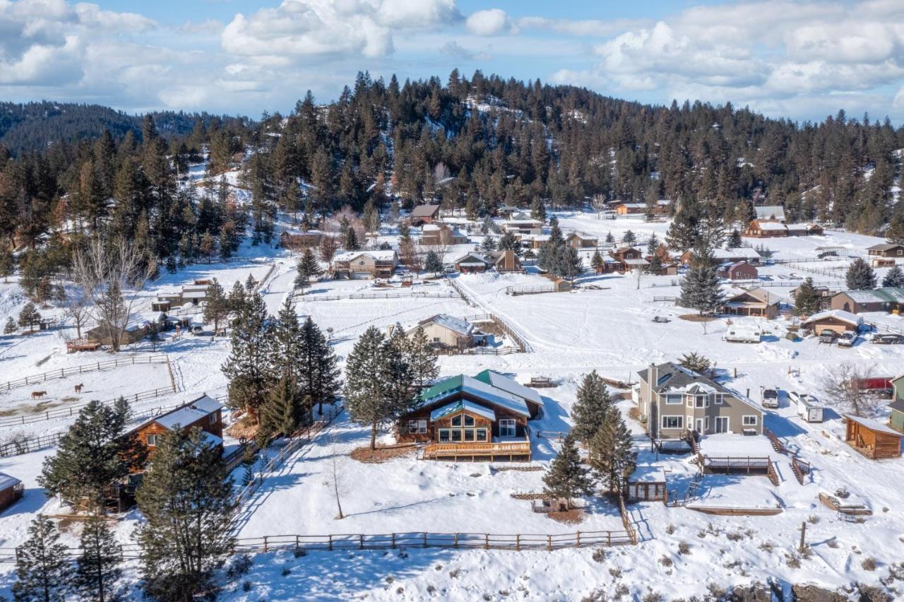Twin Pines Cabin In Wilderness Ranch On Hwy 21, Amazing Views, 20 Ft Ceilings, Fully Fenced Yard, Pet Friendly, , Go Paddle Boarding At Lucky Peak, Or Snowshoeing In Idaho City And Take In The Hot Springs, Sleeps 10! Бойсе Экстерьер фото