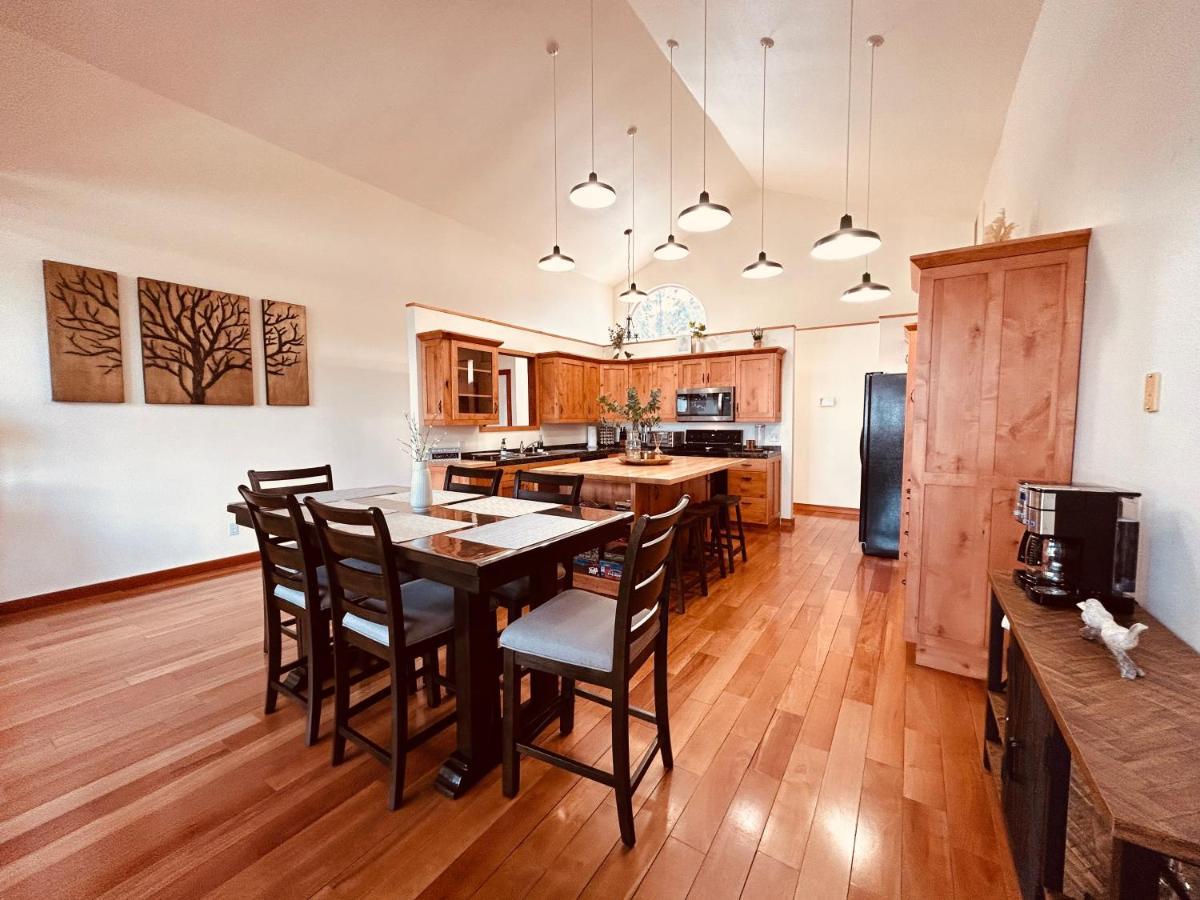 Twin Pines Cabin In Wilderness Ranch On Hwy 21, Amazing Views, 20 Ft Ceilings, Fully Fenced Yard, Pet Friendly, , Go Paddle Boarding At Lucky Peak, Or Snowshoeing In Idaho City And Take In The Hot Springs, Sleeps 10! Бойсе Экстерьер фото